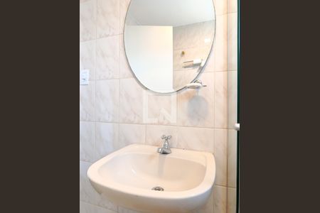 Banheiro de kitnet/studio para alugar com 1 quarto, 31m² em Cerqueira César, São Paulo