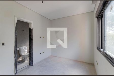 Casa à venda com 4 quartos, 680m² em Jardim Prudência, São Paulo