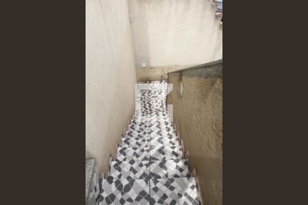 escada de casa para alugar com 1 quarto, 20m² em Luz, Nova Iguaçu