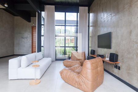 Sala de TV de casa de condomínio à venda com 3 quartos, 280m² em Casa Branca, Brumadinho