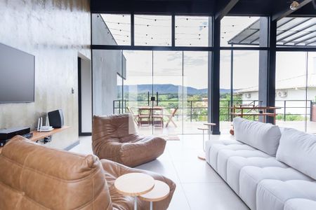 Sala de TV de casa de condomínio à venda com 3 quartos, 280m² em Casa Branca, Brumadinho