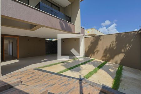 Entrada de casa à venda com 5 quartos, 326m² em Santa Amelia, Belo Horizonte