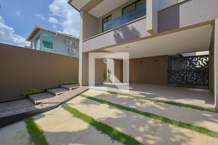 Entrada de casa à venda com 5 quartos, 326m² em Santa Amelia, Belo Horizonte