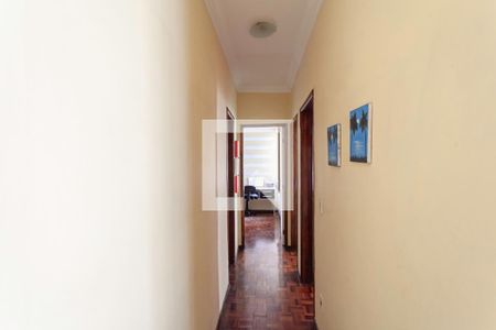 Corredor de apartamento para alugar com 3 quartos, 61m² em São João Batista, Belo Horizonte