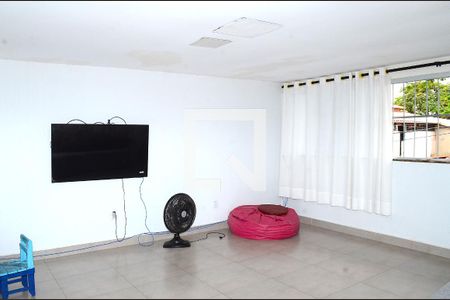 Sala 1 de casa para alugar com 2 quartos, 570m² em Belmonte, Belo Horizonte