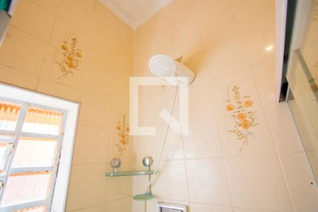 Banheiro social  de casa para alugar com 3 quartos, 250m² em Vila Pires, Santo André