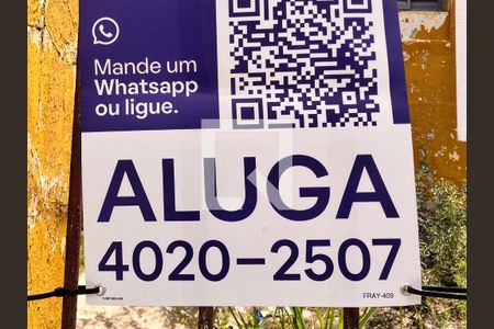 Placa instalada de casa para alugar com 1 quarto, 50m² em Parque Sevilha, São Paulo