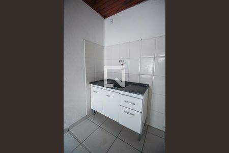 Sala e Cozinha de casa para alugar com 1 quarto, 30m² em Jardim Bom Refugio, Taboão da Serra