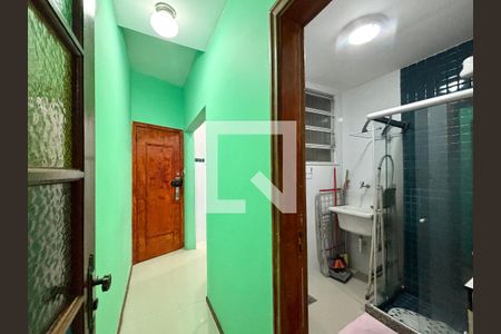 Banheiro social - corredor de acesso de apartamento para alugar com 1 quarto, 35m² em Copacabana, Rio de Janeiro