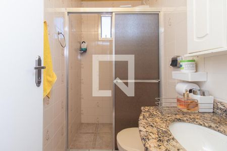 Banheiro de apartamento para alugar com 1 quarto, 42m² em Medianeira, Porto Alegre