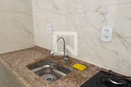 Cozinha de kitnet/studio para alugar com 1 quarto, 18m² em Jardim Vinte E Cinco de Agosto, Duque de Caxias