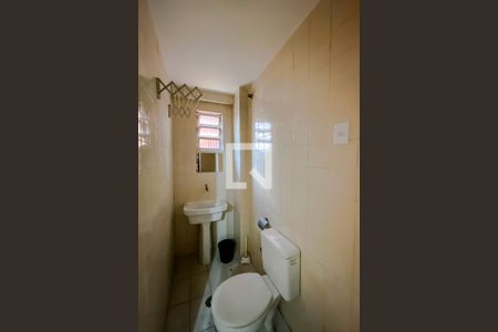 Banheiro de kitnet/studio para alugar com 1 quarto, 26m² em Liberdade, São Paulo