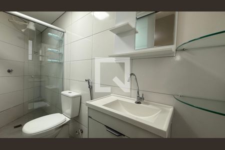 Banheiro da Suíte de apartamento para alugar com 3 quartos, 78m² em Setor Habitacional Vicente Pires, Brasília