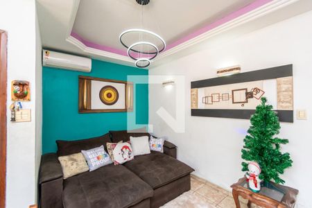 Sala de casa à venda com 4 quartos, 216m² em Olaria, Rio de Janeiro