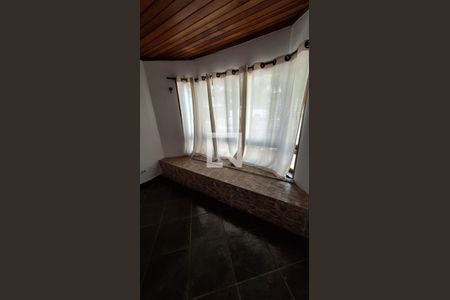 Casa para alugar com 3 quartos, 200m² em Rio Cotia, Cotia