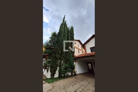 Casa para alugar com 3 quartos, 200m² em Rio Cotia, Cotia