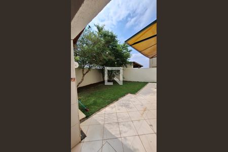 Casa para alugar com 3 quartos, 200m² em Rio Cotia, Cotia