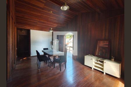 Casa à venda com 3 quartos, 339m² em Piratininga, Niterói