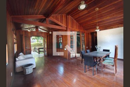 Casa à venda com 3 quartos, 339m² em Piratininga, Niterói