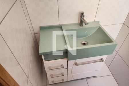 Banheiro da Suíte 1 de casa para alugar com 2 quartos, 100m² em Jardim Calux, São Bernardo do Campo