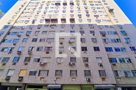 Fachada do bloco de apartamento para alugar com 2 quartos, 50m² em Tomás Coelho, Rio de Janeiro