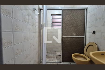 Banheiro de casa para alugar com 1 quarto, 25m² em Vila Palmares, Santo André