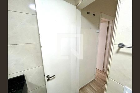 Banheiro  de apartamento à venda com 2 quartos, 45m² em Vila Barros, Guarulhos