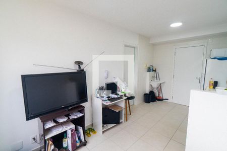 Sala/Cozinha de kitnet/studio à venda com 1 quarto, 28m² em Jardim Itacolomi, São Paulo