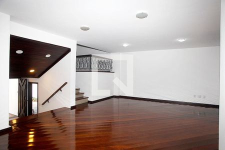 Sala 1 de casa à venda com 4 quartos, 210m² em Rio Branco, Porto Alegre