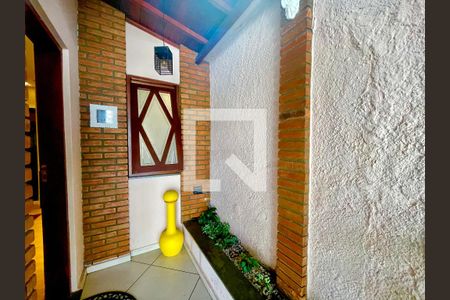 Hall de entrada de casa à venda com 2 quartos, 118m² em Vila Galvão, Guarulhos