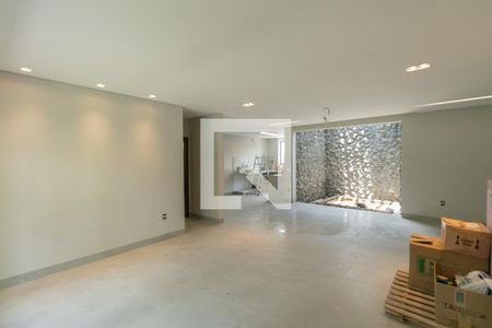 Casa à venda com 4 quartos, 360m² em Santa Rosa, Belo Horizonte