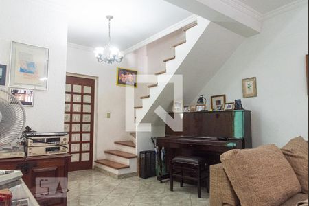 Casa à venda com 3 quartos, 172m² em Jardim Santa Emilia, São Paulo