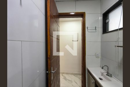 Banheiro de casa de condomínio para alugar com 1 quarto, 45m² em Anil, Rio de Janeiro