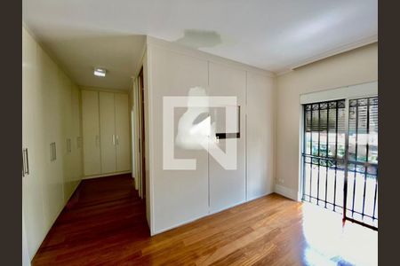 Casa à venda com 3 quartos, 360m² em Vila Nova Conceição, São Paulo