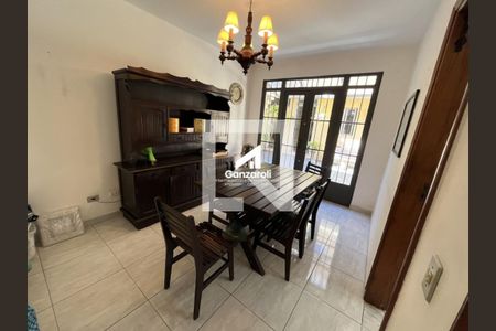Casa à venda com 3 quartos, 240m² em Vila Alexandria, São Paulo
