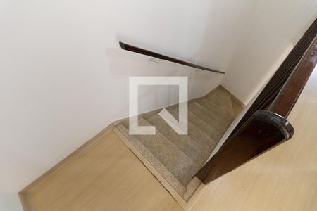 Escada de casa para alugar com 2 quartos, 200m² em Jardim Santa Cruz (sacoma), São Paulo