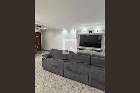 Casa à venda com 4 quartos, 440m² em Vila Carrão, São Paulo