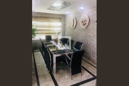 Casa à venda com 4 quartos, 440m² em Vila Carrão, São Paulo