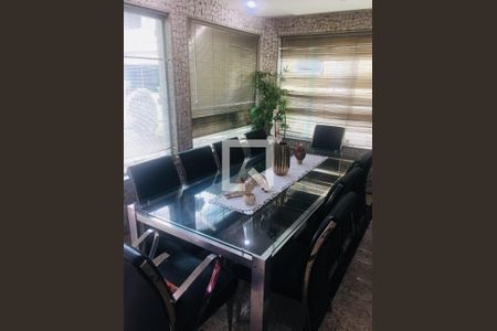 Casa à venda com 4 quartos, 440m² em Vila Carrão, São Paulo