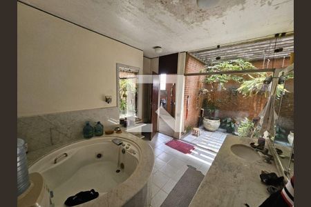 Casa à venda com 4 quartos, 550m² em Jardim Guedala, São Paulo