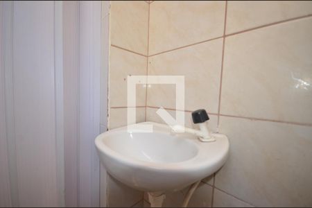 Banheiro de casa para alugar com 1 quarto, 23m² em Marechal Hermes, Rio de Janeiro