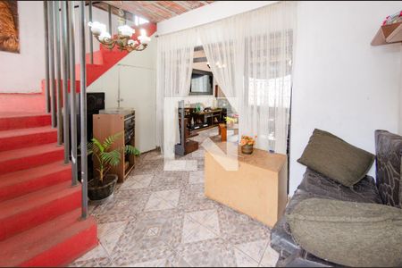 Sala de casa para alugar com 3 quartos, 150m² em Nova Gameleira, Belo Horizonte