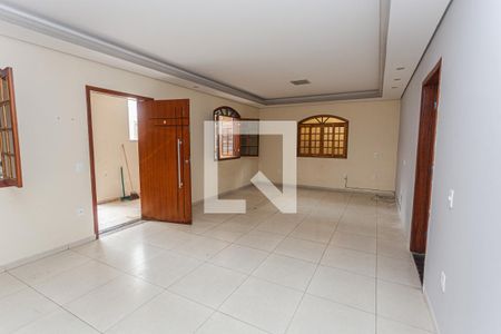 Sala de casa para alugar com 2 quartos, 240m² em Sagrada Família, Belo Horizonte