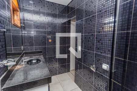 Banheiro da Suíte de casa para alugar com 2 quartos, 240m² em Sagrada Família, Belo Horizonte