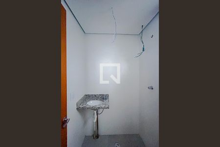 Banheiro de kitnet/studio para alugar com 1 quarto, 18m² em Vila Esperança, São Paulo