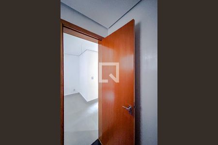 Banheiro de kitnet/studio para alugar com 1 quarto, 18m² em Vila Esperança, São Paulo