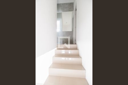 Escada de casa de condomínio para alugar com 2 quartos, 115m² em Jardim California, Barueri