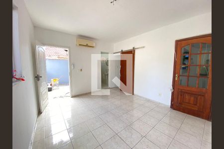 Apartamento para alugar com 2 quartos, 35m² em Todos Os Santos, Rio de Janeiro
