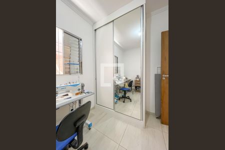 Quarto 2 de casa à venda com 2 quartos, 180m² em Veloso, Osasco