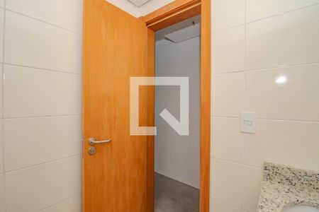 Banheiro de apartamento à venda com 1 quarto, 48m² em Bom Jesus, Porto Alegre